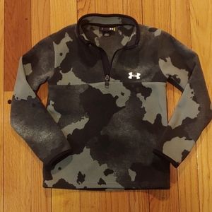 Under Armour army pullover size 7